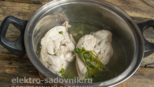 Салат «Нежность» с курицей и черносливом: пошаговые рецепты изысканной закуски