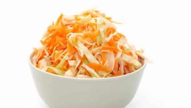 Очень вкусный салат из свежей капусты и моркови Как сделать витаминный салат из капусты