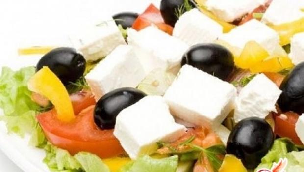 Салат с брынзой и помидорами: рецепты приготовления с маслинами, оливками и огурцами