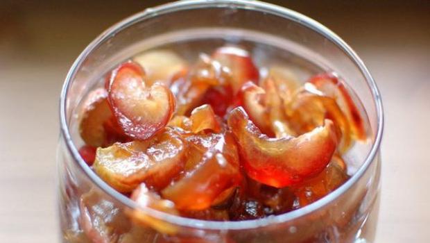 How much and how can you cook apple jam?