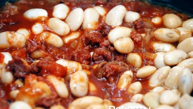 Beans with sausage in tomato sauce