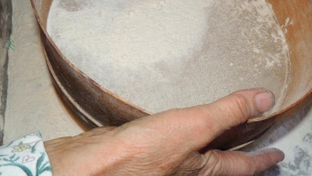 रूसी ओवन में स्वयं रोटी कैसे बेक करें - सिद्ध व्यंजन