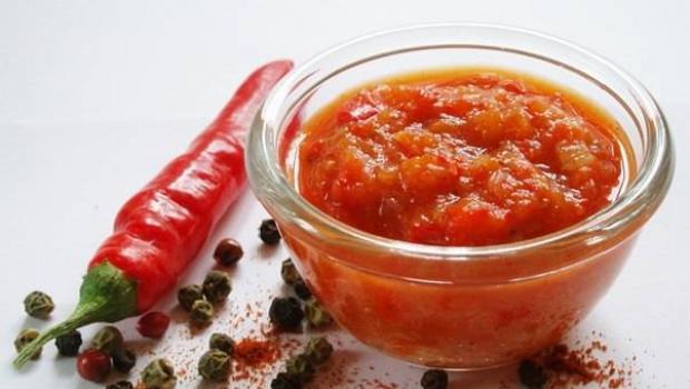 Аджика без помидоров на зиму – превосходный соус для любителей острых ощущений!