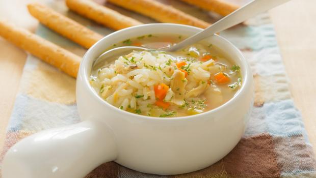 Куриный суп с рисом и картошкой Овощной суп с рисом и картофелем